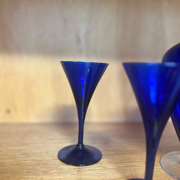 Vibrant Blue Glass Decanter Set with Glasses - Picture 5 of 6